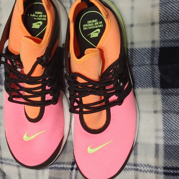 Nike Air Presto Shoes - Picture 4 of 7